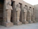 Ramses Statuen in Karnak Tempel (in neuem Fenster)