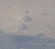 Die Pyramiden von Gize - aus 8.000 Metern Höhe (in neuem Fenster)