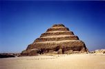 Die Stufenpyramide von Sakkara (in neuem Fenster)