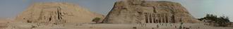 Gesamtansicht der Tempelanlage von Abu Simbel (in neuem Fenster)